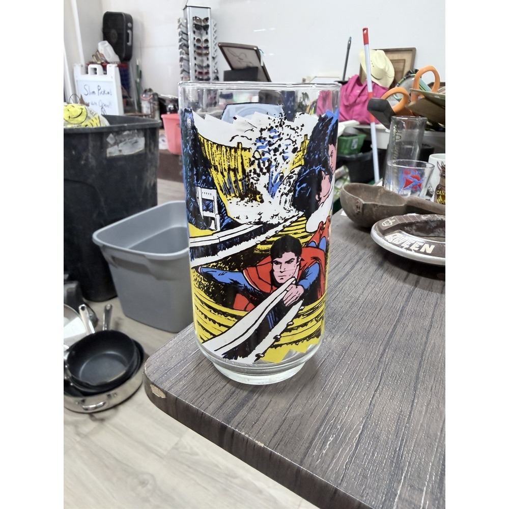 Vintage 1978 DC Comics Pepsi Glass The Caped Wonder to the Rescue